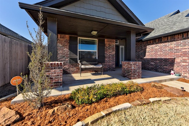 entrance to property featuring a porch