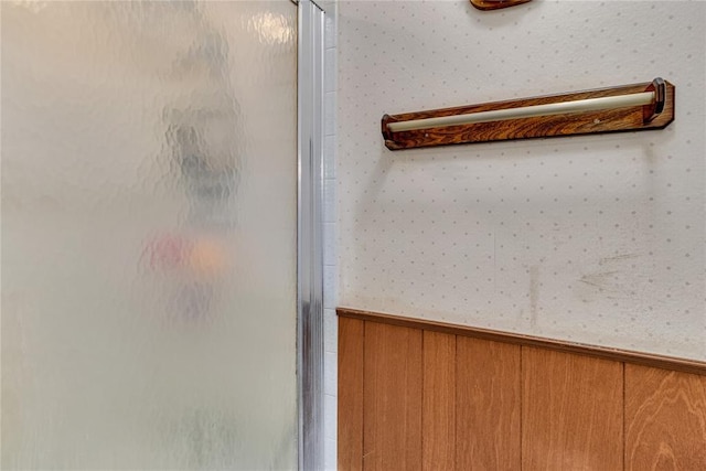 room details featuring a shower with shower door