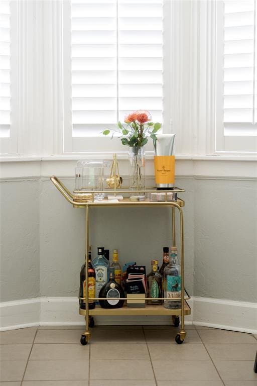 room details featuring baseboards