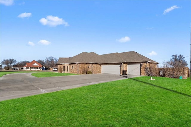 view of front facade with a garage and a front yard