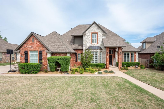 view of front of property with a front yard