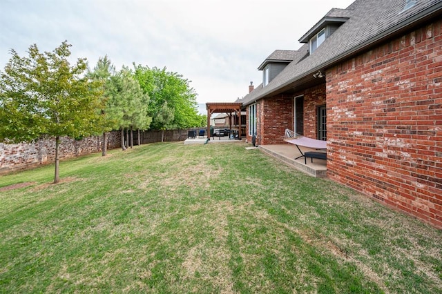 view of yard featuring a patio area