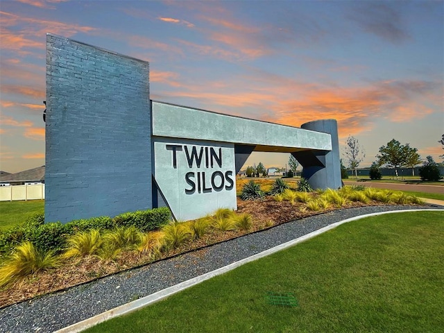 community sign featuring a lawn