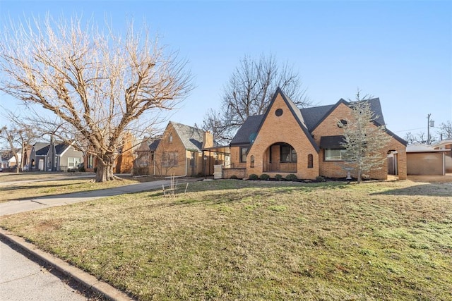 view of front of house with a front lawn