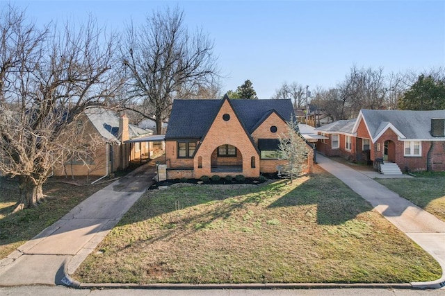 view of front of home with a front yard and a carport