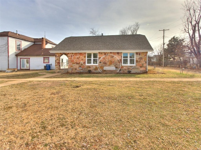 view of front of property with a front lawn