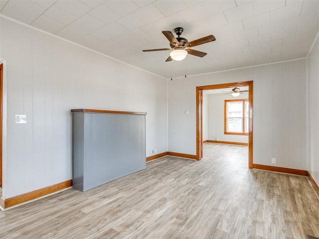 unfurnished room featuring crown molding, light hardwood / wood-style floors, and ceiling fan
