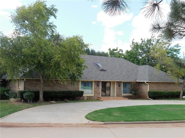 ranch-style home with a front yard