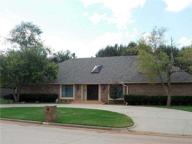 ranch-style house with a front yard