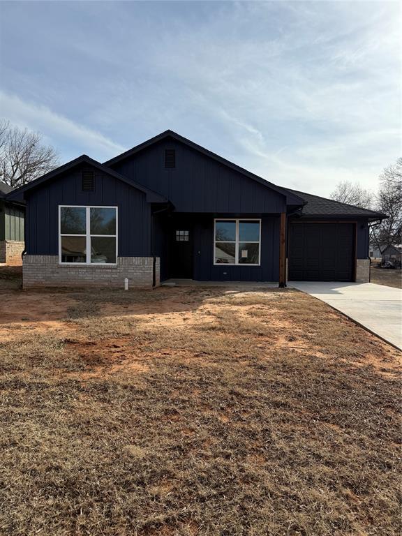 view of front of home with a garage and a front lawn