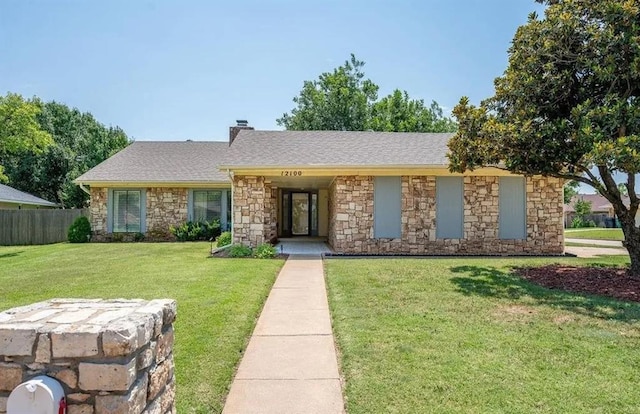 ranch-style home featuring a front lawn