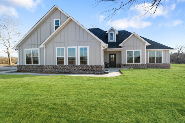 view of front of home with a front yard