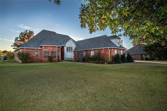 view of front of home featuring a lawn