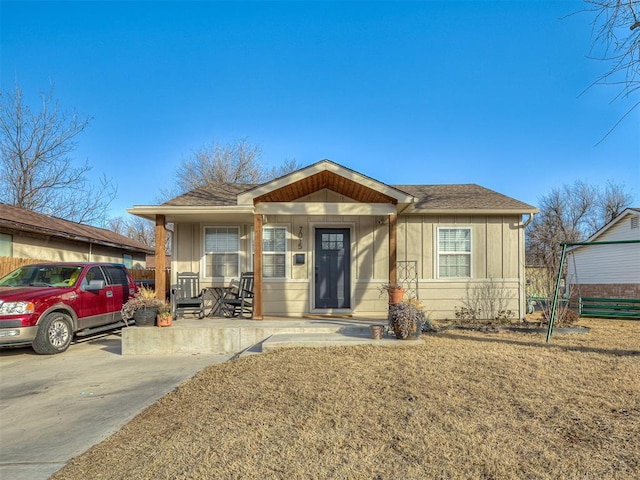 view of front of property with covered porch