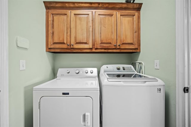 laundry room with cabinets and independent washer and dryer