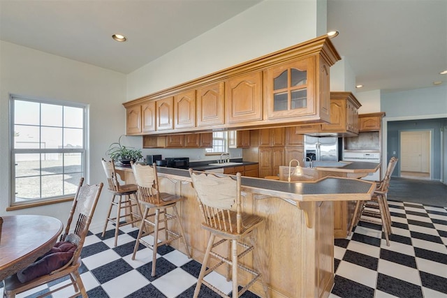 414315 E 1080th Rd, Checotah, OK 74426 - kitchen featuring tile patterned floors, a peninsula, a breakfast bar area, and recessed lighting