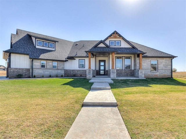 craftsman inspired home featuring a front lawn and a porch