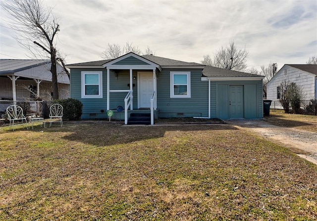 view of front facade with a front lawn