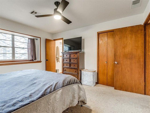 bedroom featuring carpet floors, ceiling fan, and a closet