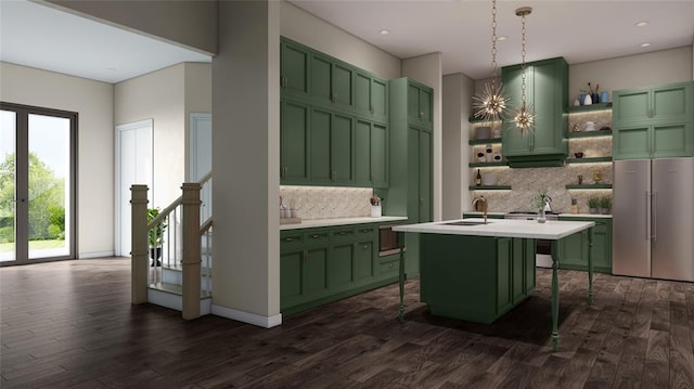 kitchen featuring pendant lighting, a kitchen bar, a kitchen island with sink, and tasteful backsplash