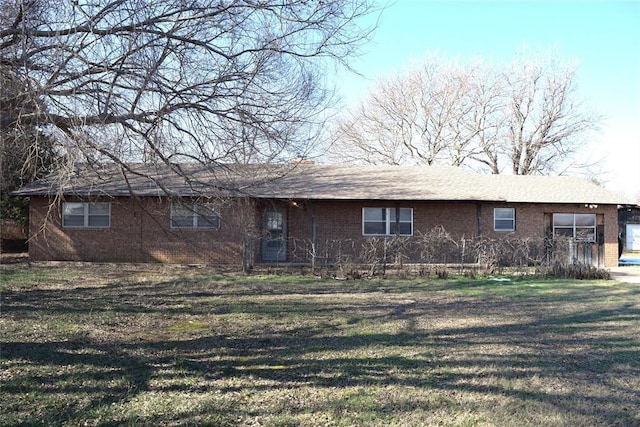 view of front facade with a front lawn