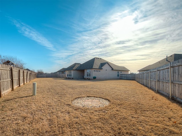 view of yard at dusk