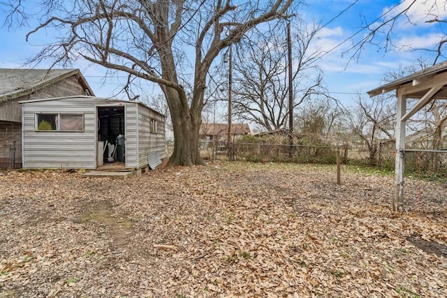 view of yard with a storage shed