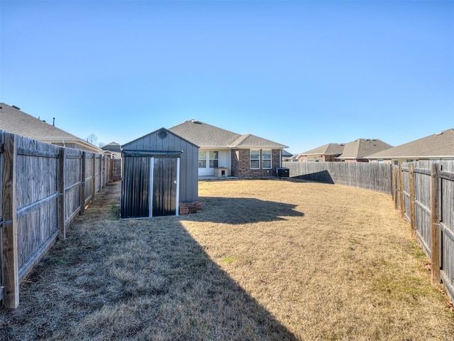 view of yard with a shed