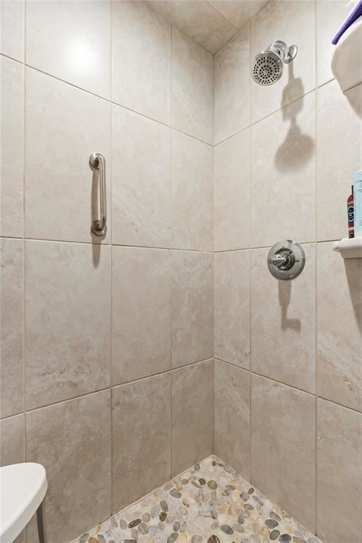 bathroom with a tile shower