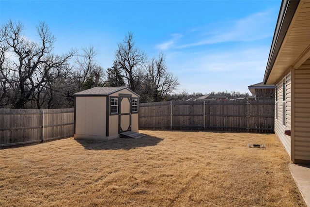 view of yard with a shed