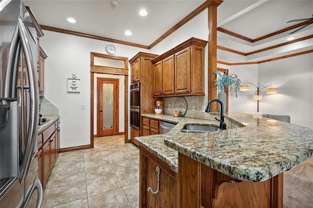 kitchen with sink, crown molding, appliances with stainless steel finishes, a kitchen bar, and kitchen peninsula