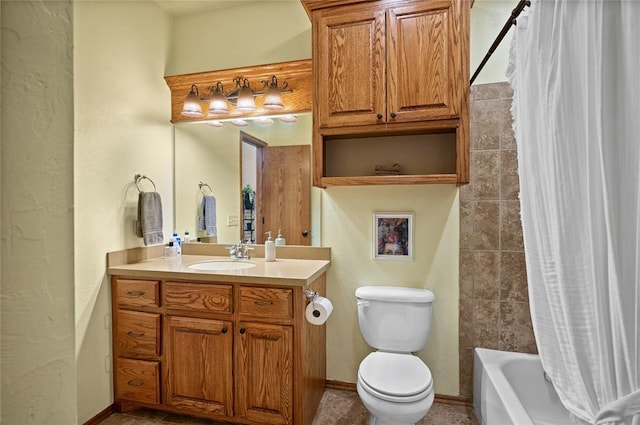 full bathroom with shower / tub combo with curtain, vanity, and toilet