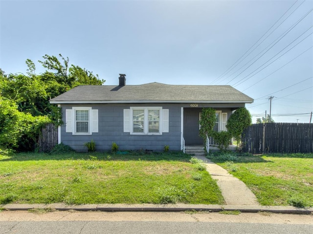 view of front of house featuring a front yard