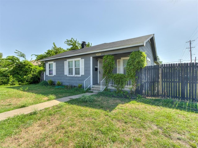 view of front of property with a front yard