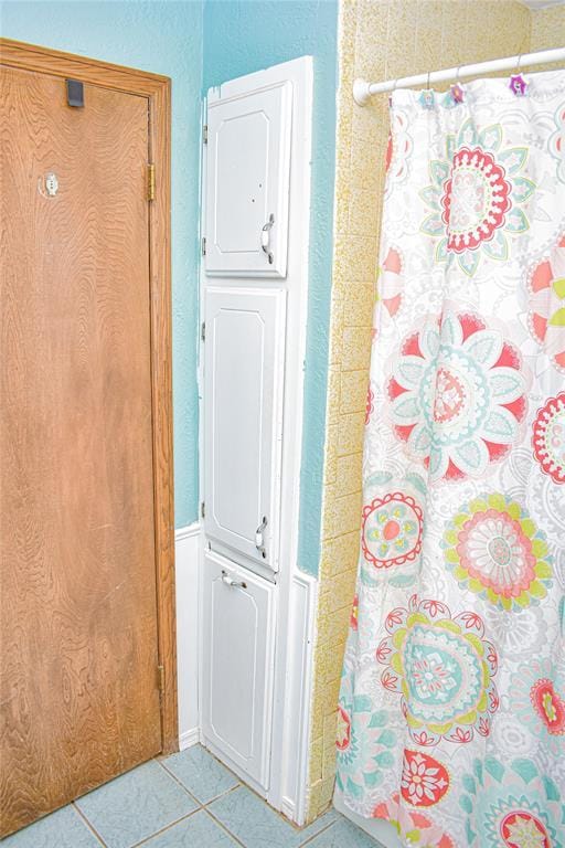 bathroom featuring tile patterned floors