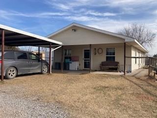 view of front of property featuring a carport