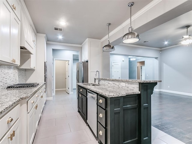 kitchen with sink, decorative light fixtures, a center island with sink, decorative backsplash, and white cabinets