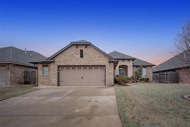 view of front facade featuring a garage and a yard