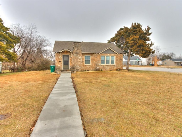 view of front facade featuring a front lawn