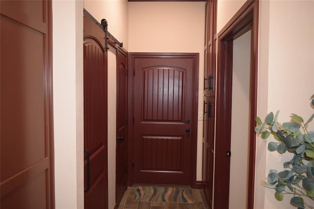 hallway featuring a barn door