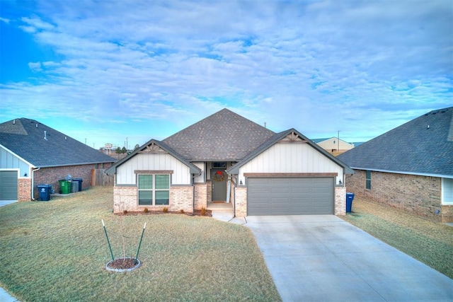 view of front of house featuring a garage and a front yard