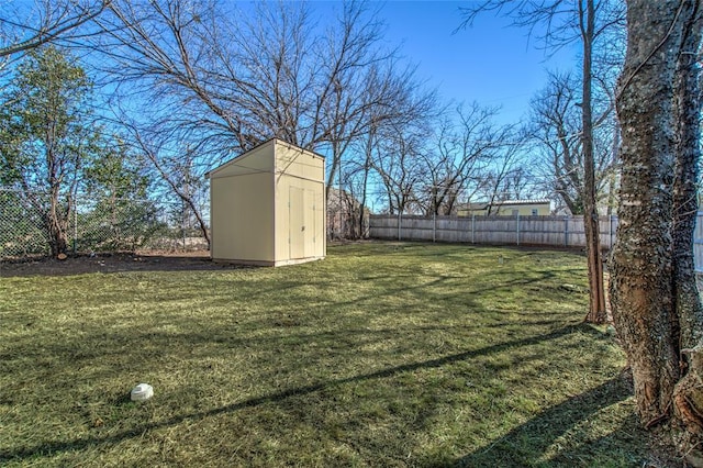 view of yard with a shed