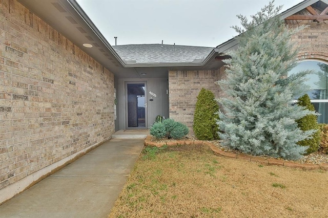 property entrance featuring a lawn