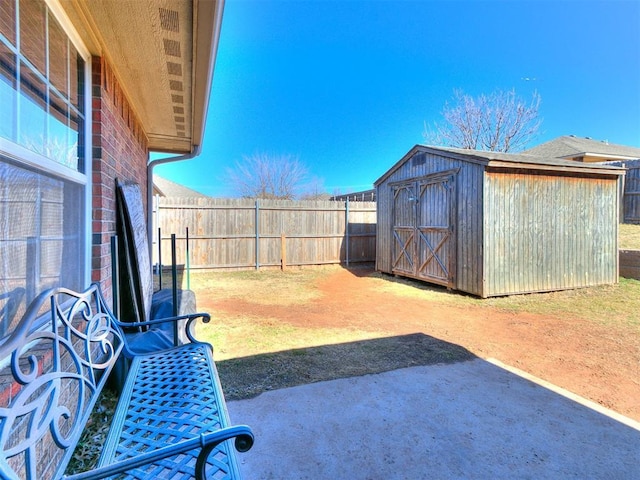 view of yard with a shed