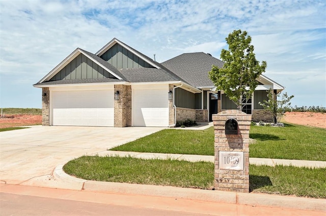 craftsman house with a garage and a front lawn