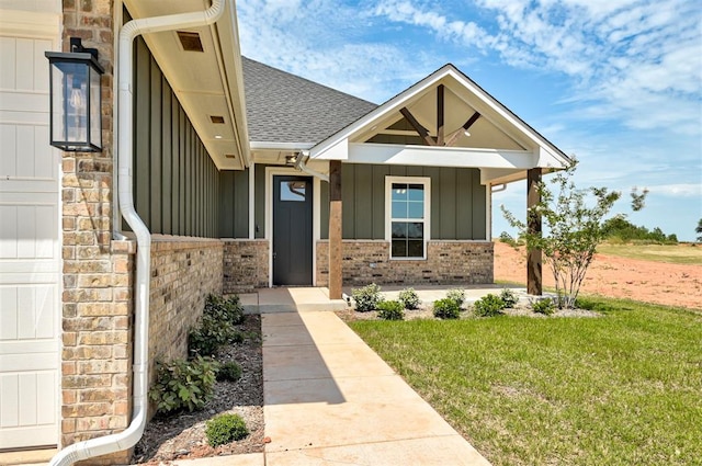 property entrance featuring a porch and a yard