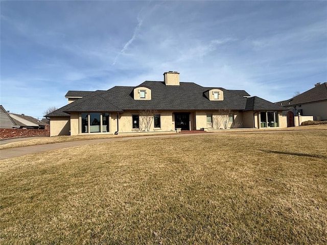 view of front of property with a front yard