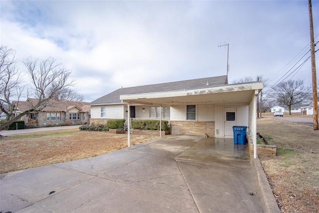 view of front of home featuring a carport