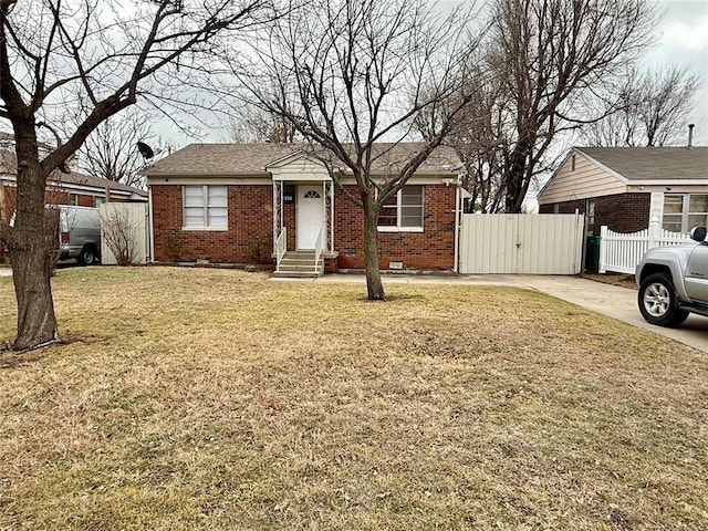 ranch-style house featuring a front lawn