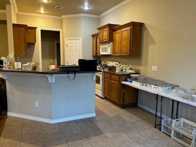 kitchen featuring a kitchen bar, light tile patterned floors, stainless steel range, ornamental molding, and kitchen peninsula